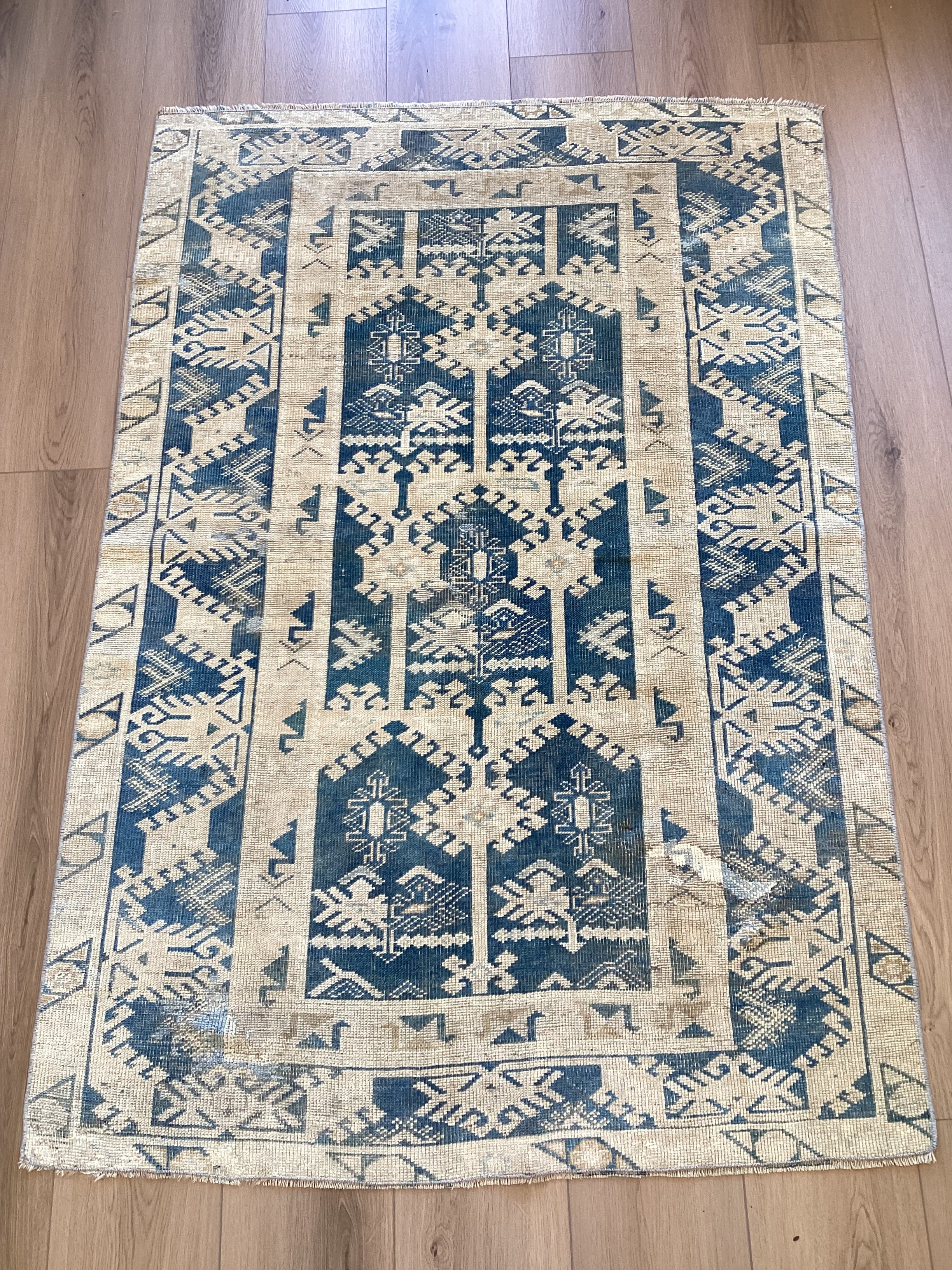 “Allie” 4’ x 5’ 11” Vintage Rug