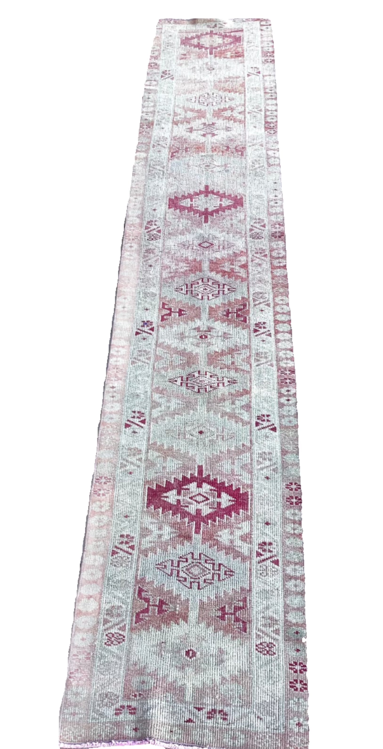 “Mae” 2’5.5” x 13’ Vintage Runner